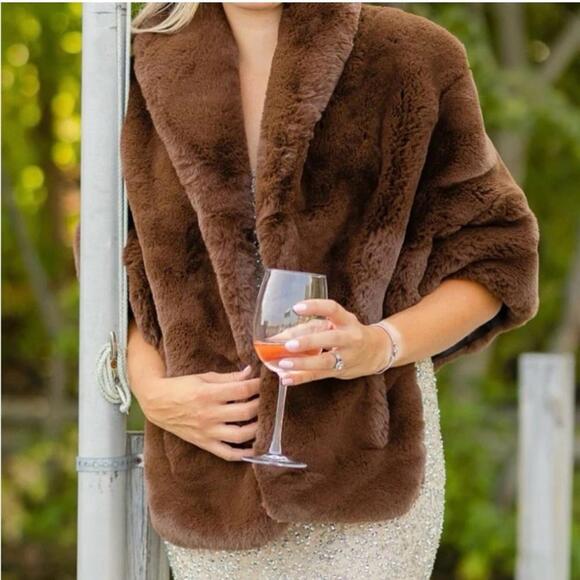 NWT- Luxurious Brown Faux Fur Shawl Wrap - Picture 1 of 8